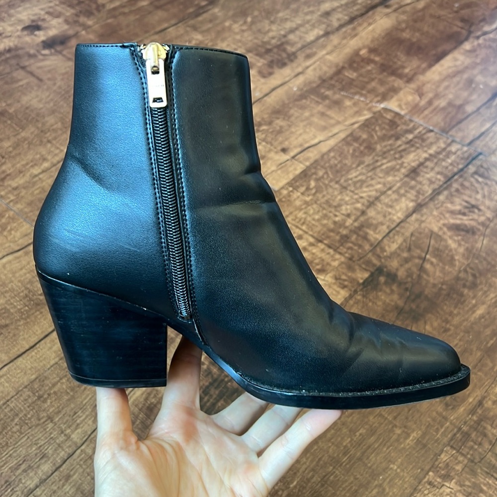 Worn twice Coach Pacey pointed toe black leather booties ankle boots classy 7 - Picture 12 of 16